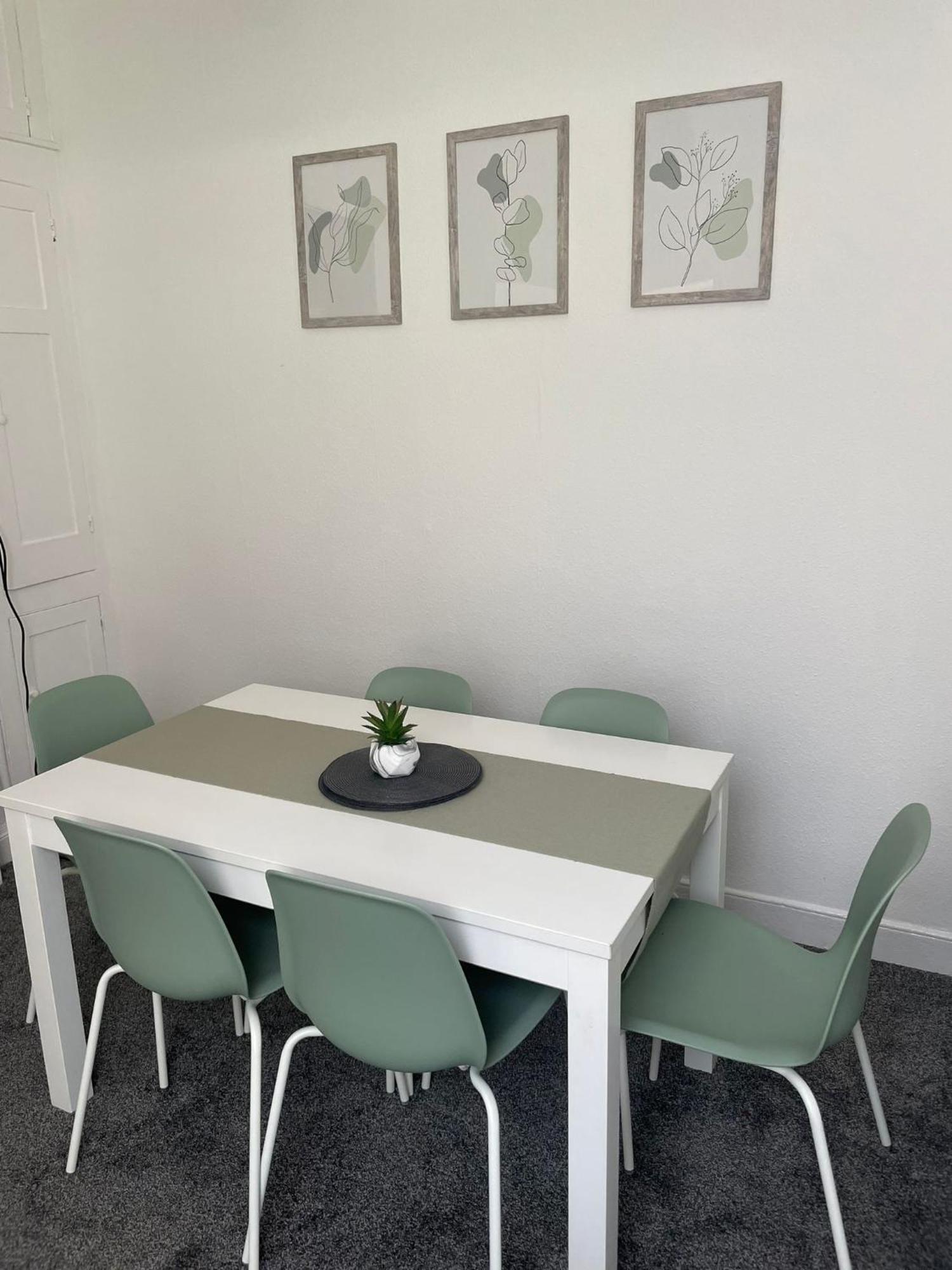 4 Bed House, 2 Bath With Large Garden And Free Parking - Sleeps 8 * Southampton